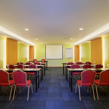 Ibis Budget Semarang Tendean Kültér fotó