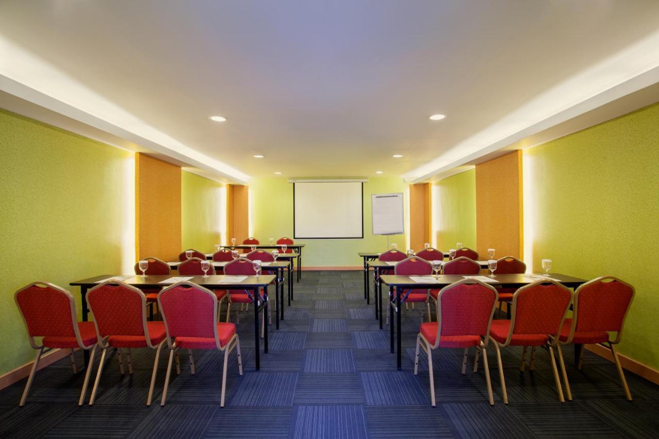 Ibis Budget Semarang Tendean Kültér fotó