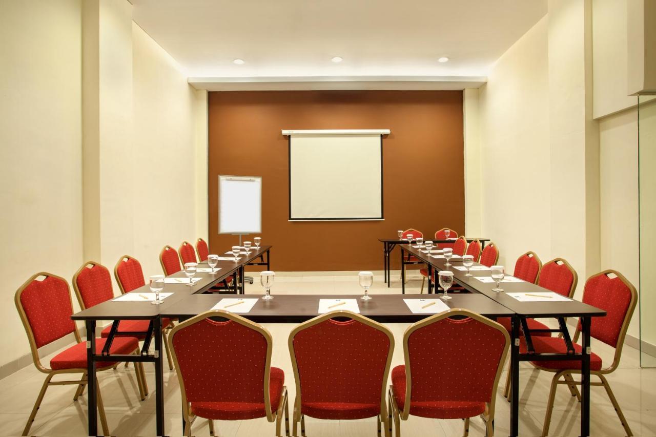 Ibis Budget Semarang Tendean Kültér fotó
