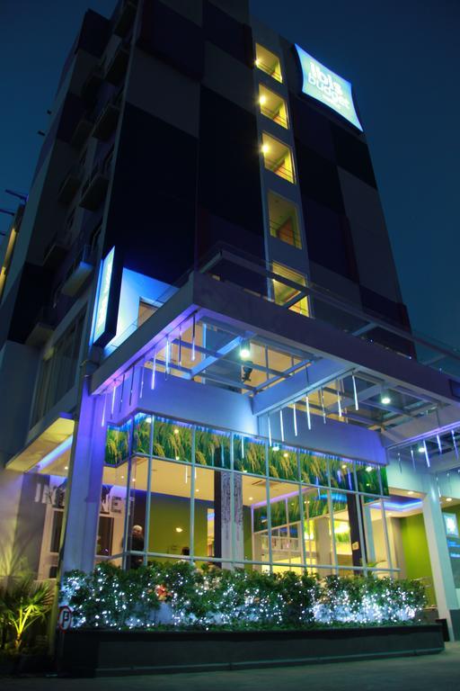 Ibis Budget Semarang Tendean Kültér fotó