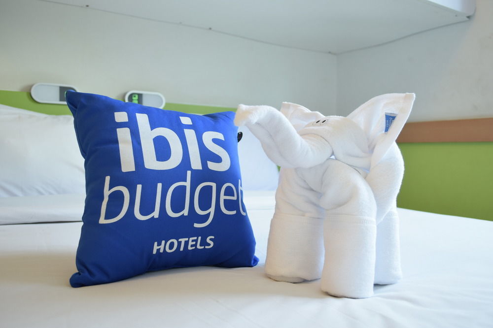 Ibis Budget Semarang Tendean Kültér fotó