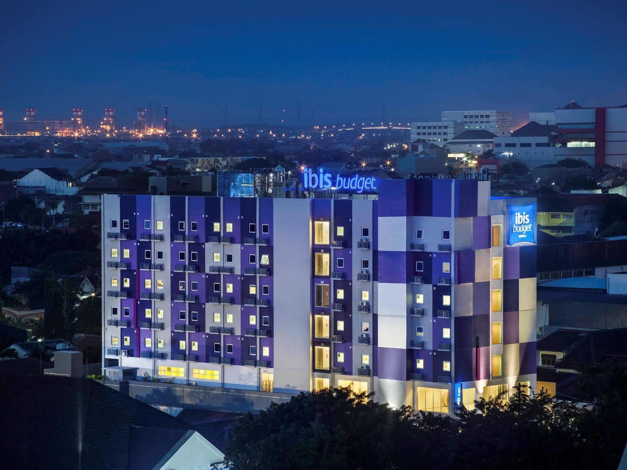 Ibis Budget Semarang Tendean Kültér fotó