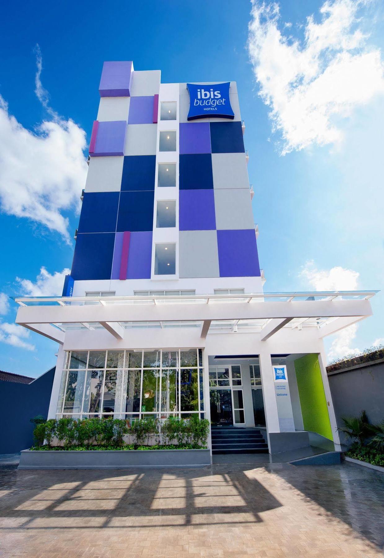 Ibis Budget Semarang Tendean Kültér fotó