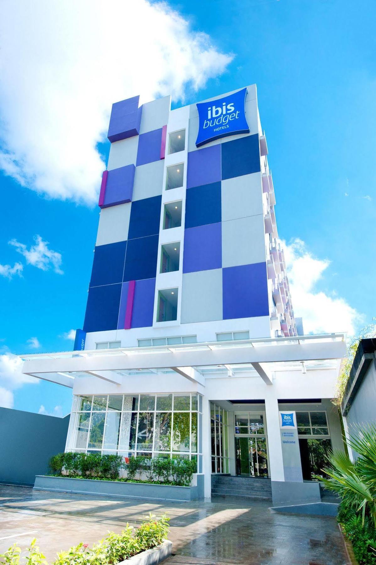 Ibis Budget Semarang Tendean Kültér fotó