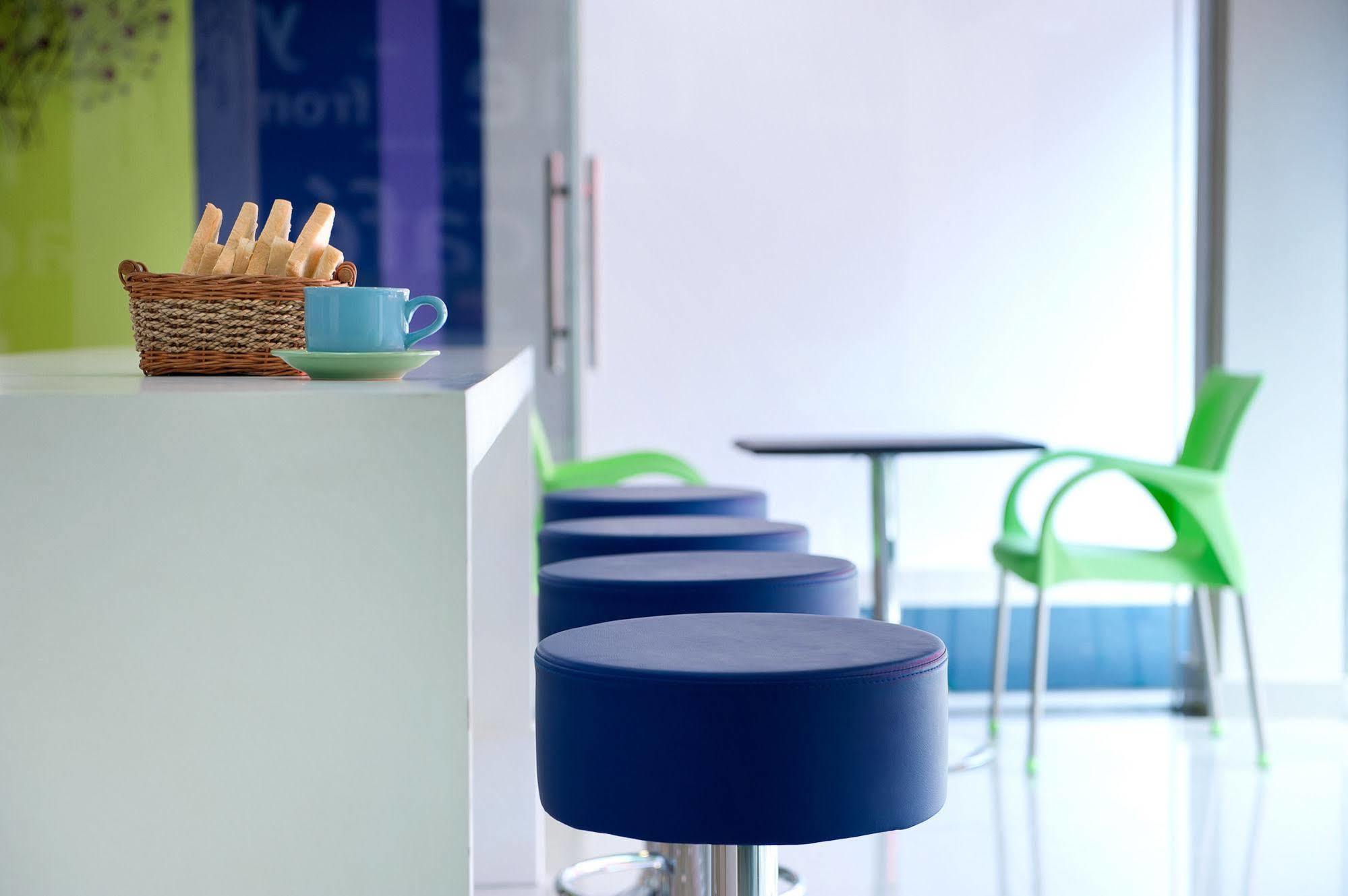Ibis Budget Semarang Tendean Kültér fotó