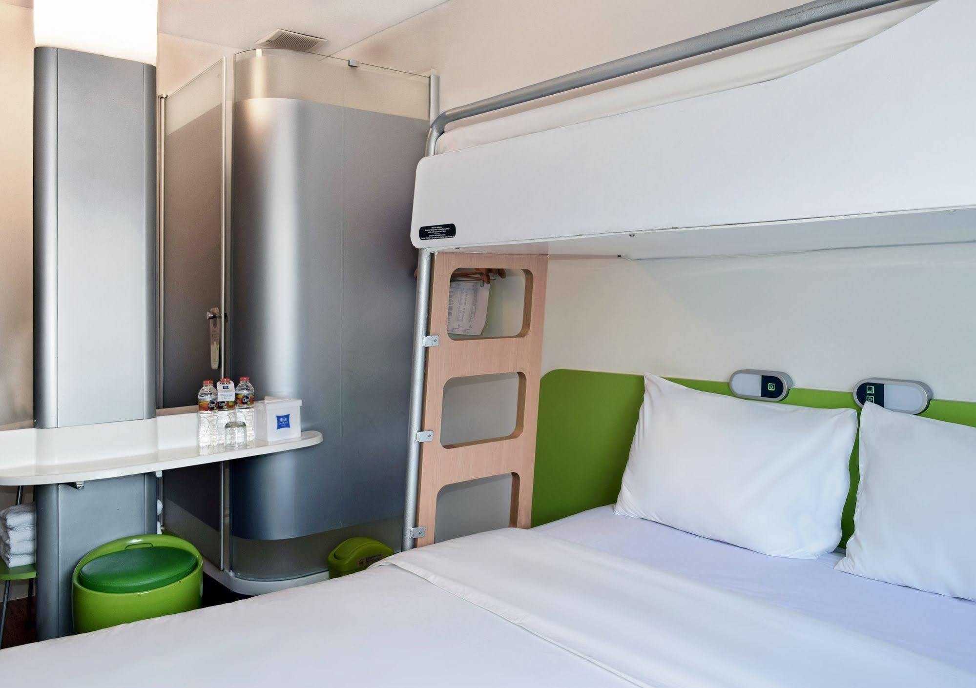 Ibis Budget Semarang Tendean Kültér fotó