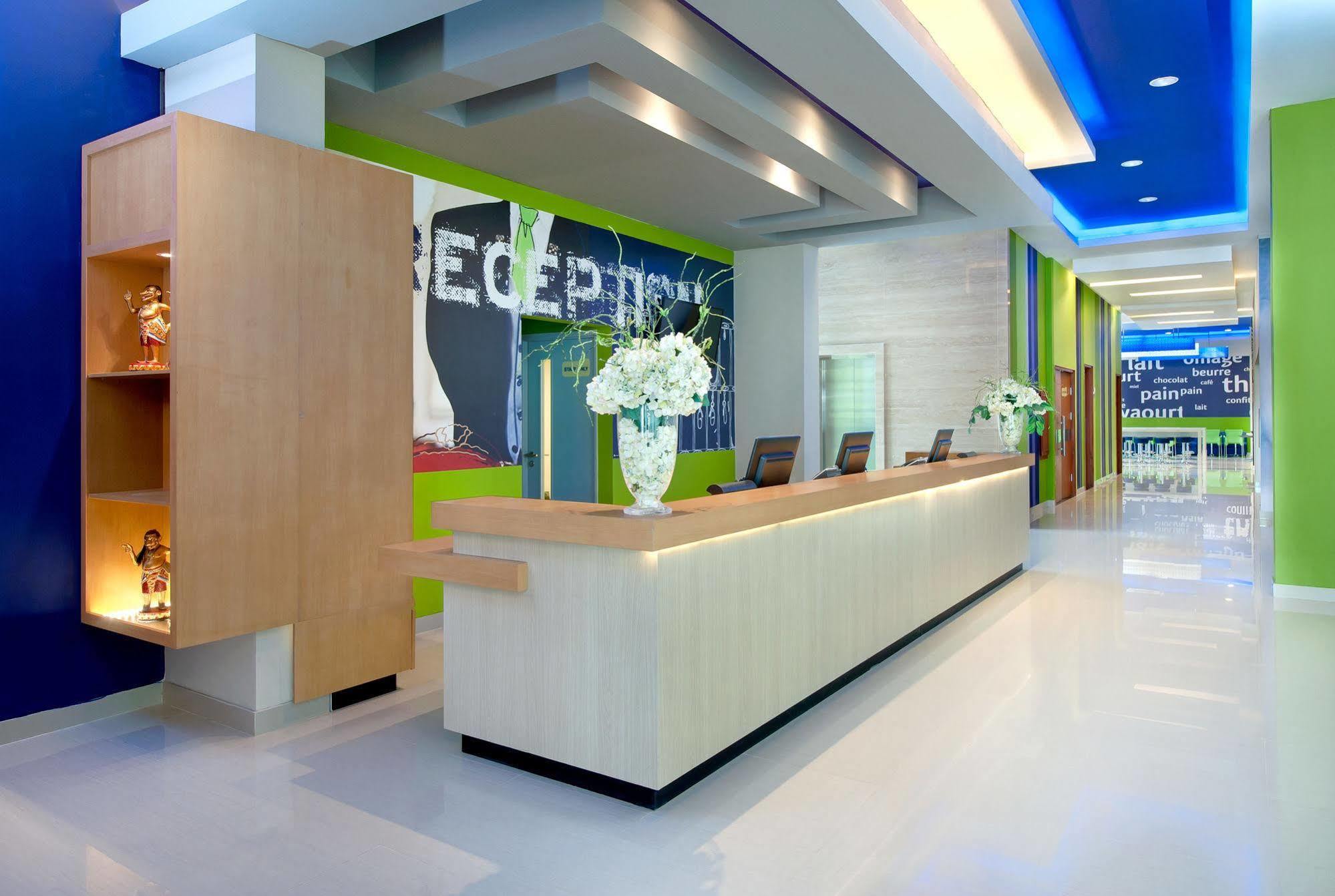 Ibis Budget Semarang Tendean Kültér fotó