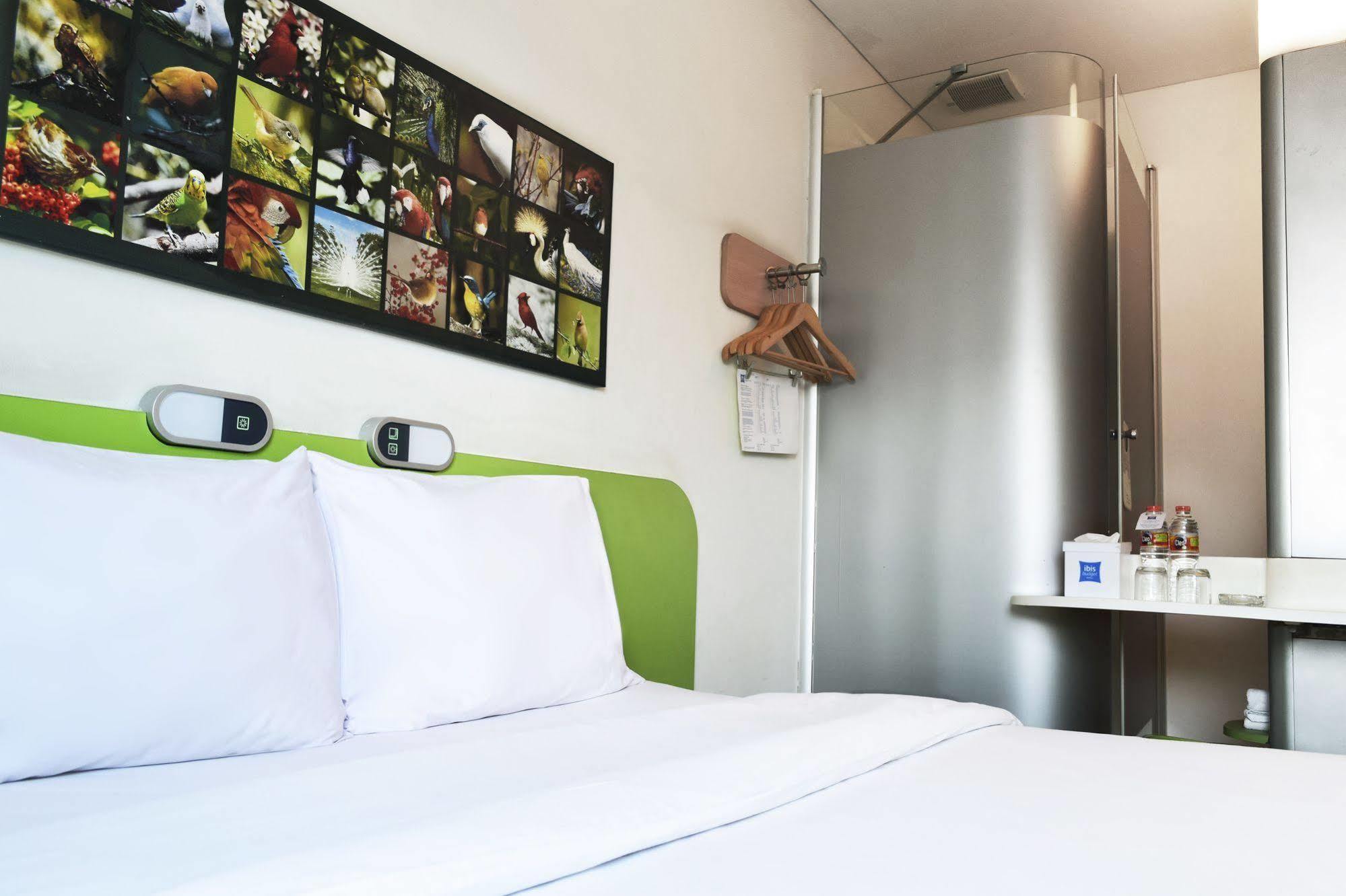 Ibis Budget Semarang Tendean Kültér fotó