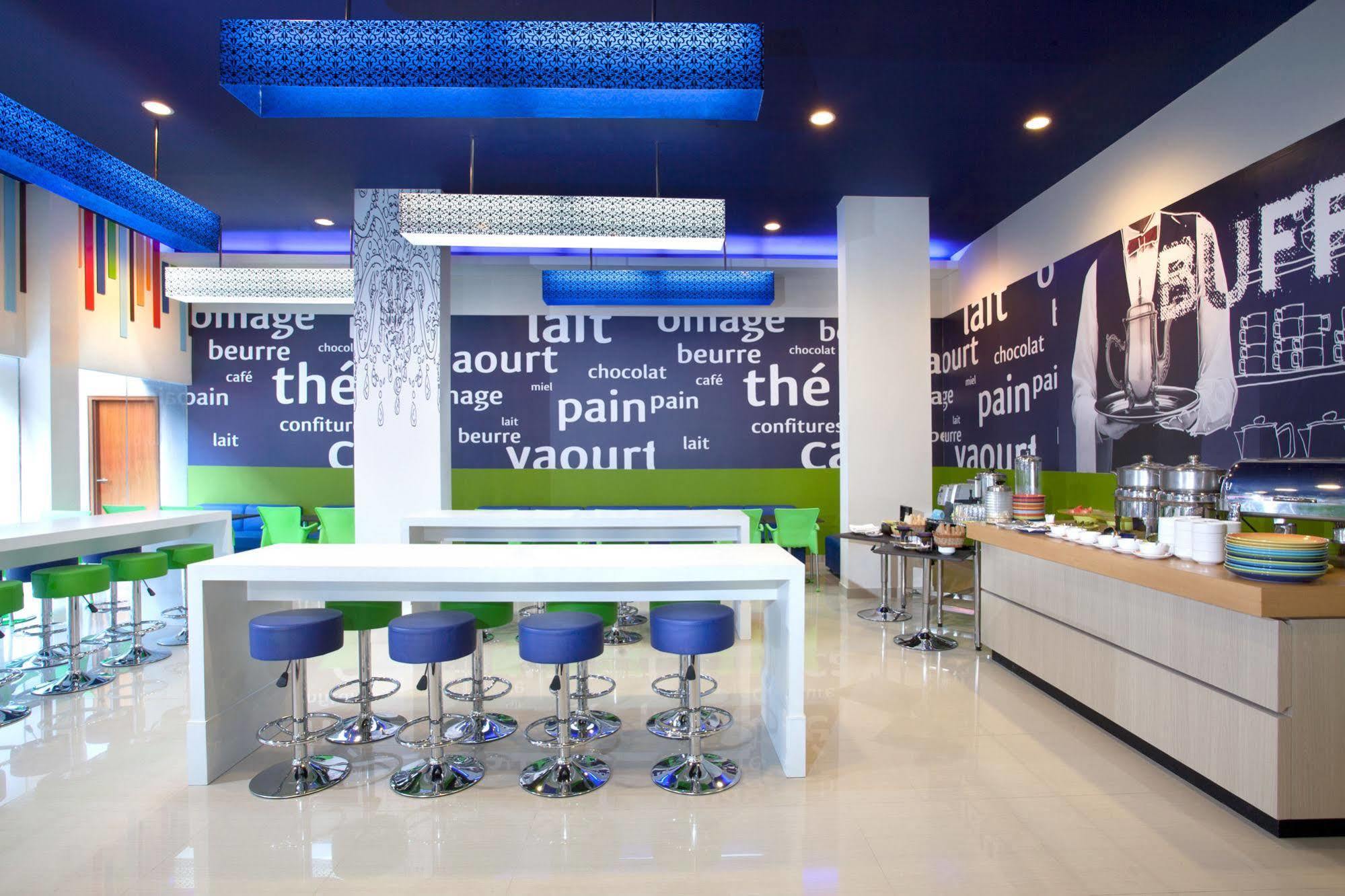Ibis Budget Semarang Tendean Kültér fotó