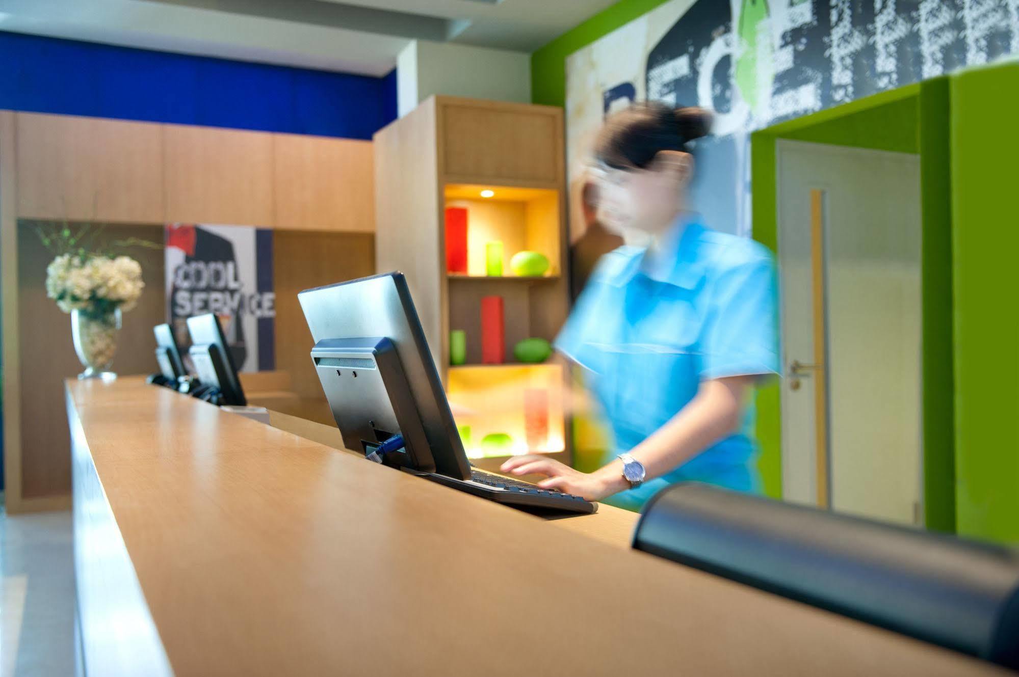 Ibis Budget Semarang Tendean Kültér fotó