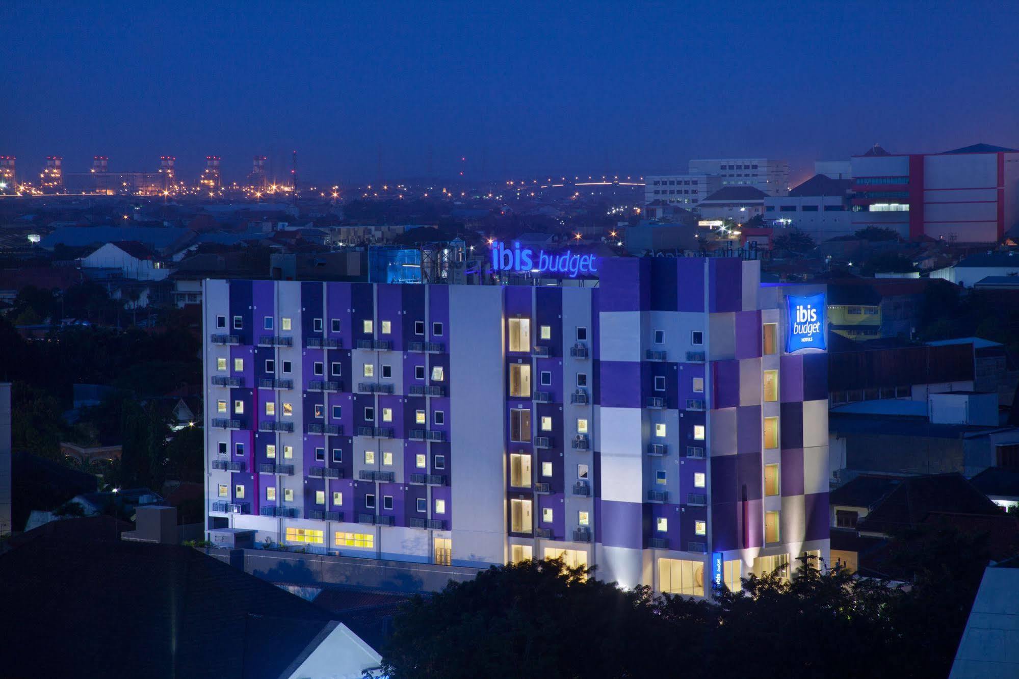 Ibis Budget Semarang Tendean Kültér fotó